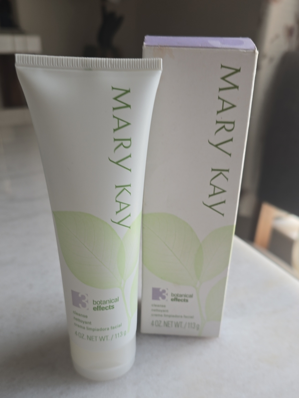 Mary Kay Botanical Effects Cleansing Gel - White & Light Green